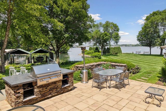 2670 Woolsey Lane, Woodland, MN 55391