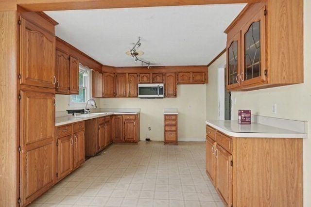 59 Donald Rd, Burlington, MA 01803