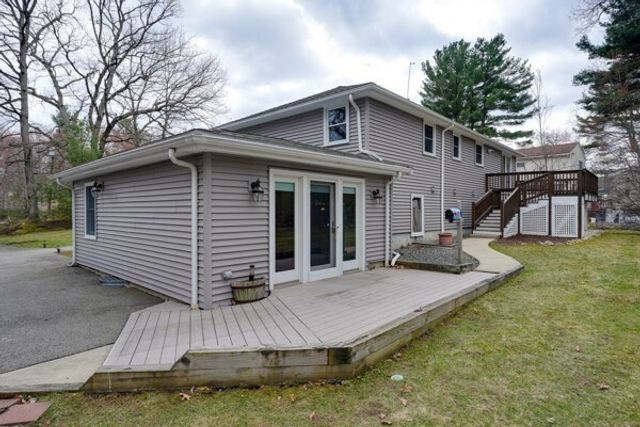 59 Donald Rd, Burlington, MA 01803