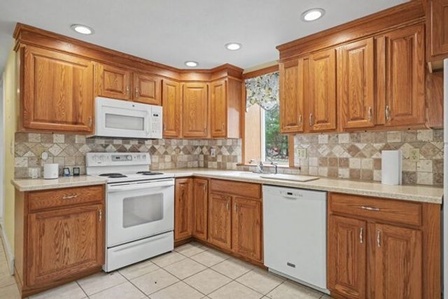 59 Donald Rd, Burlington, MA 01803