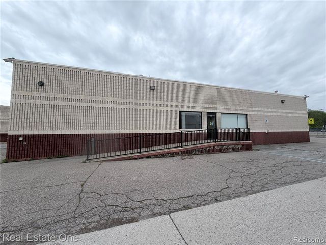 34381 Gratiot Avenue, Clinton Township, MI 48035