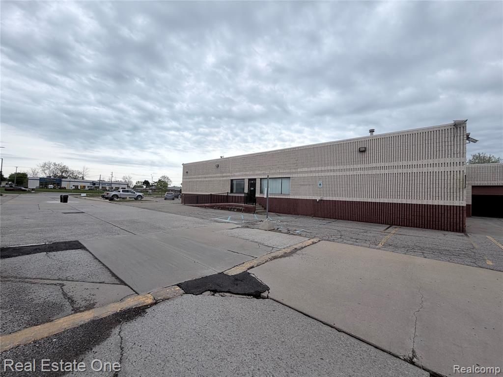 34381 Gratiot Avenue, Clinton Township, MI 48035