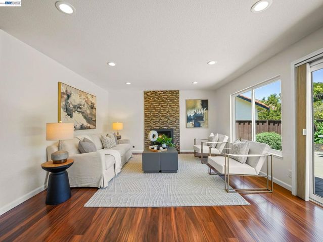 33590 Quail Run Rd, Fremont, CA 94555
