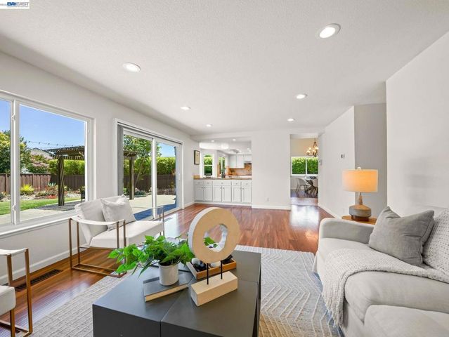 33590 Quail Run Rd, Fremont, CA 94555