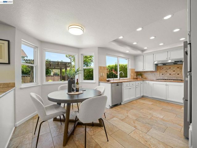33590 Quail Run Rd, Fremont, CA 94555