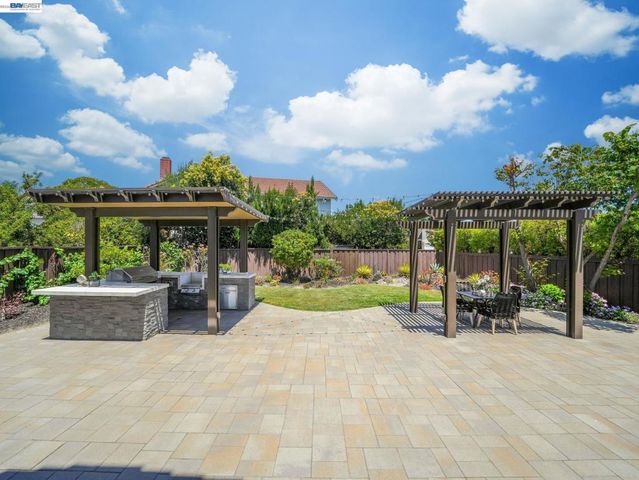 33590 Quail Run Rd, Fremont, CA 94555