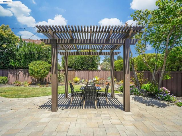 33590 Quail Run Rd, Fremont, CA 94555
