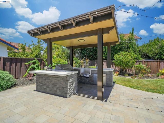 33590 Quail Run Rd, Fremont, CA 94555