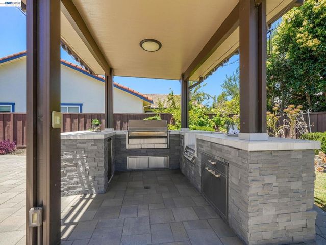 33590 Quail Run Rd, Fremont, CA 94555