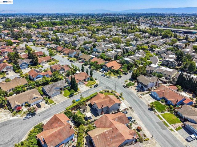 33590 Quail Run Rd, Fremont, CA 94555