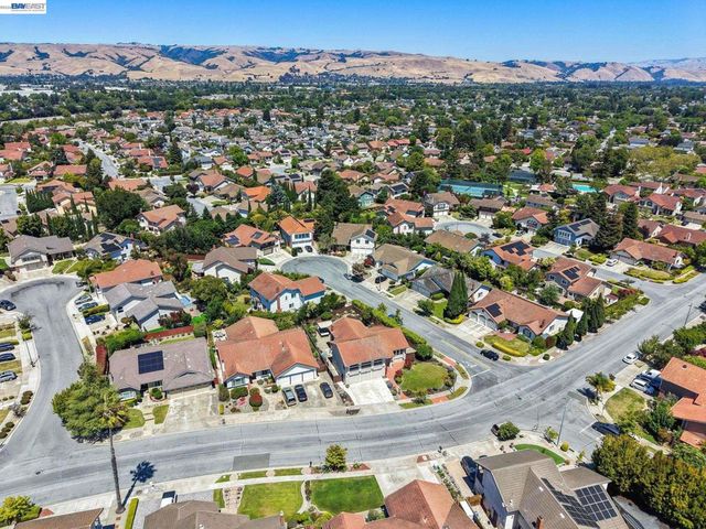 33590 Quail Run Rd, Fremont, CA 94555