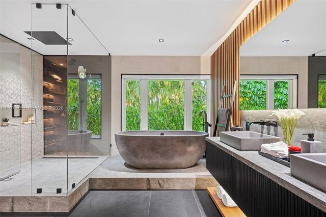 4800 Bay Point Rd, Miami, FL 33137