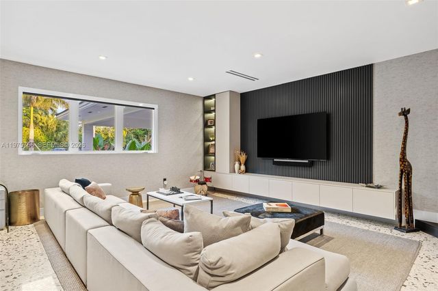 4800 Bay Point Rd, Miami, FL 33137