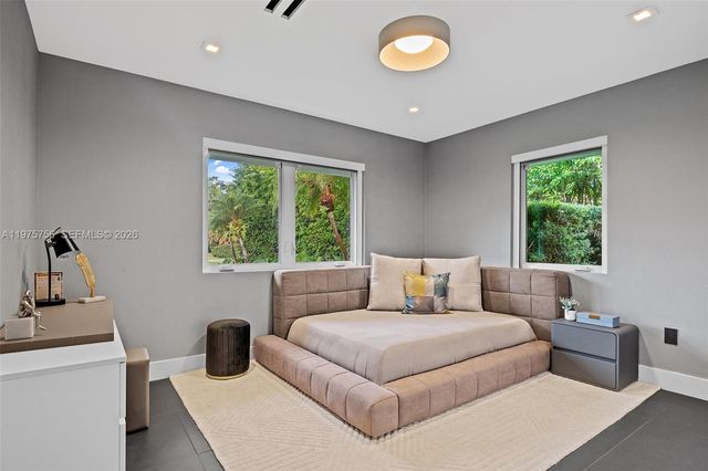 4800 Bay Point Rd, Miami, FL 33137