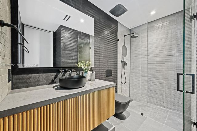 4800 Bay Point Rd, Miami, FL 33137