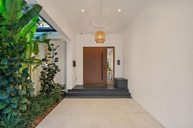 4800 Bay Point Rd, Miami, FL 33137