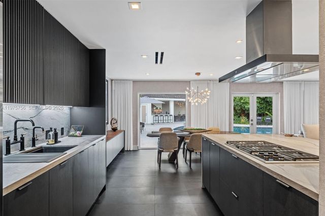 4800 Bay Point Rd, Miami, FL 33137