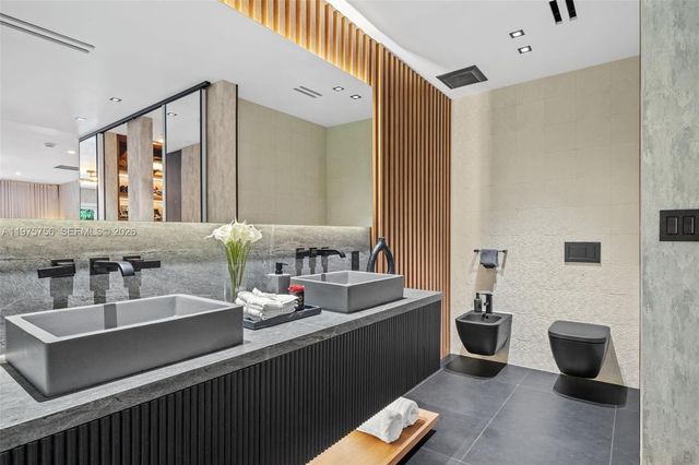 4800 Bay Point Rd, Miami, FL 33137