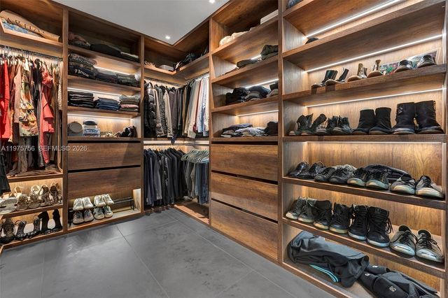 4800 Bay Point Rd, Miami, FL 33137