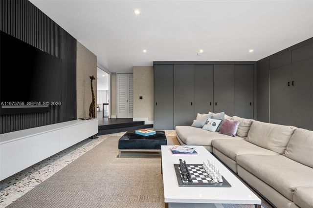 4800 Bay Point Rd, Miami, FL 33137