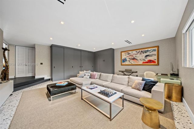 4800 Bay Point Rd, Miami, FL 33137