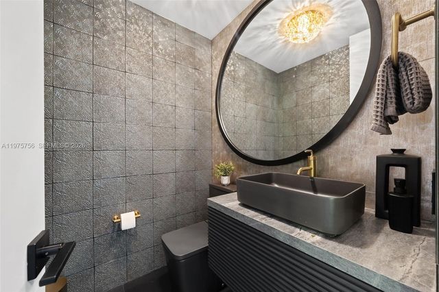 4800 Bay Point Rd, Miami, FL 33137