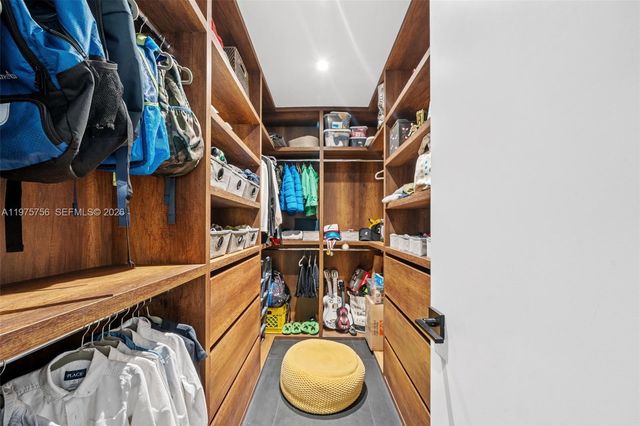 4800 Bay Point Rd, Miami, FL 33137