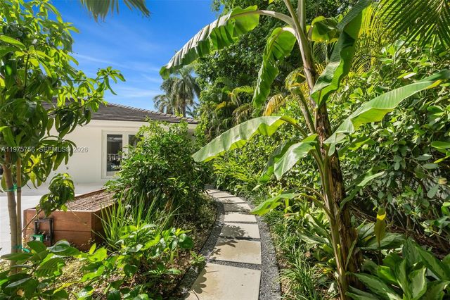 4800 Bay Point Rd, Miami, FL 33137