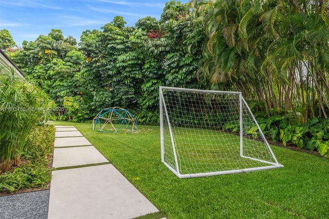 4800 Bay Point Rd, Miami, FL 33137