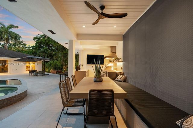 4800 Bay Point Rd, Miami, FL 33137