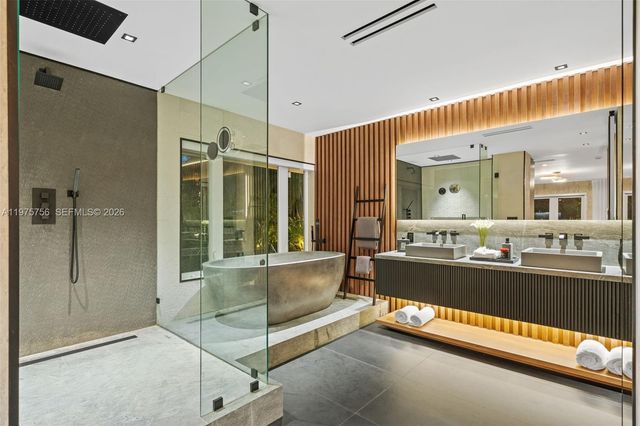 4800 Bay Point Rd, Miami, FL 33137