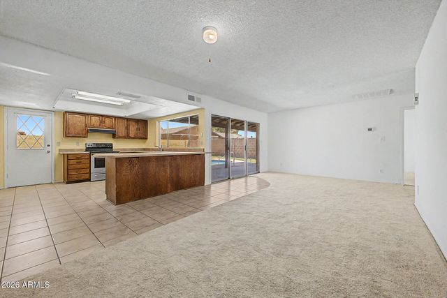 5208 W SHANGRI LA Road, Glendale, AZ 85304