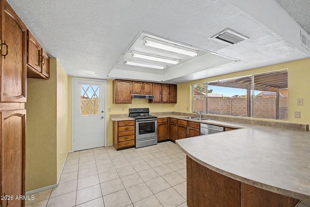 5208 W SHANGRI LA Road, Glendale, AZ 85304