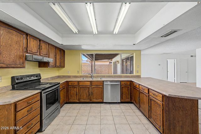 5208 W SHANGRI LA Road, Glendale, AZ 85304
