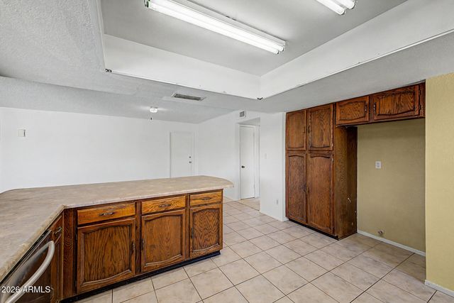 5208 W SHANGRI LA Road, Glendale, AZ 85304