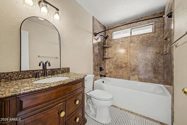 5208 W SHANGRI LA Road, Glendale, AZ 85304