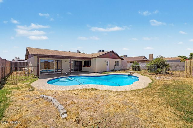5208 W SHANGRI LA Road, Glendale, AZ 85304