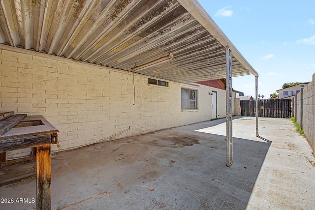 5208 W SHANGRI LA Road, Glendale, AZ 85304