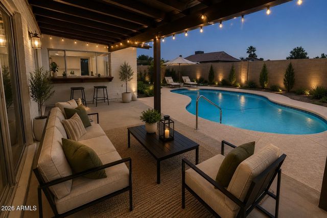5208 W SHANGRI LA Road, Glendale, AZ 85304