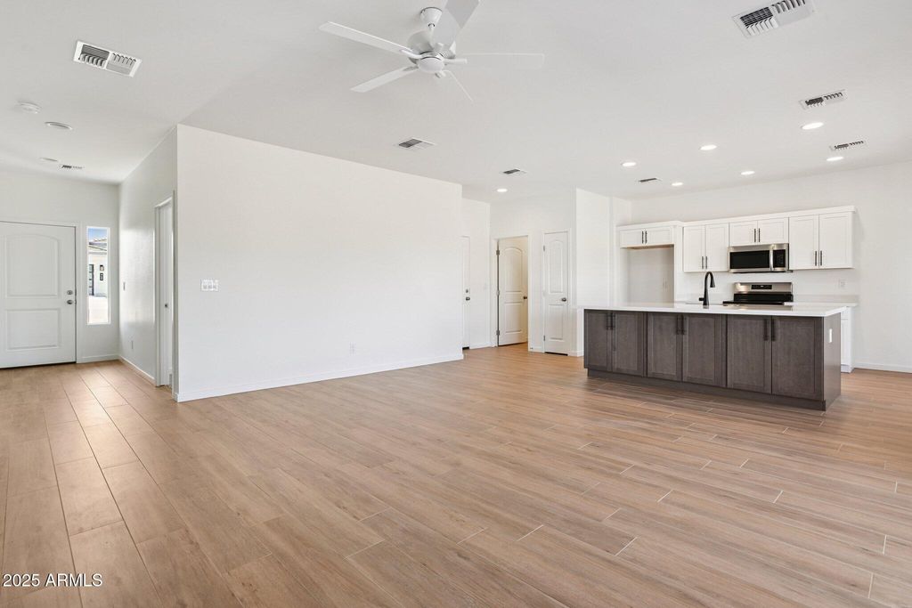 27510 N 258th Drive, Wittmann, AZ 85361 — photo 5