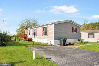 23 BROADWING DR, Hanover, PA 17331