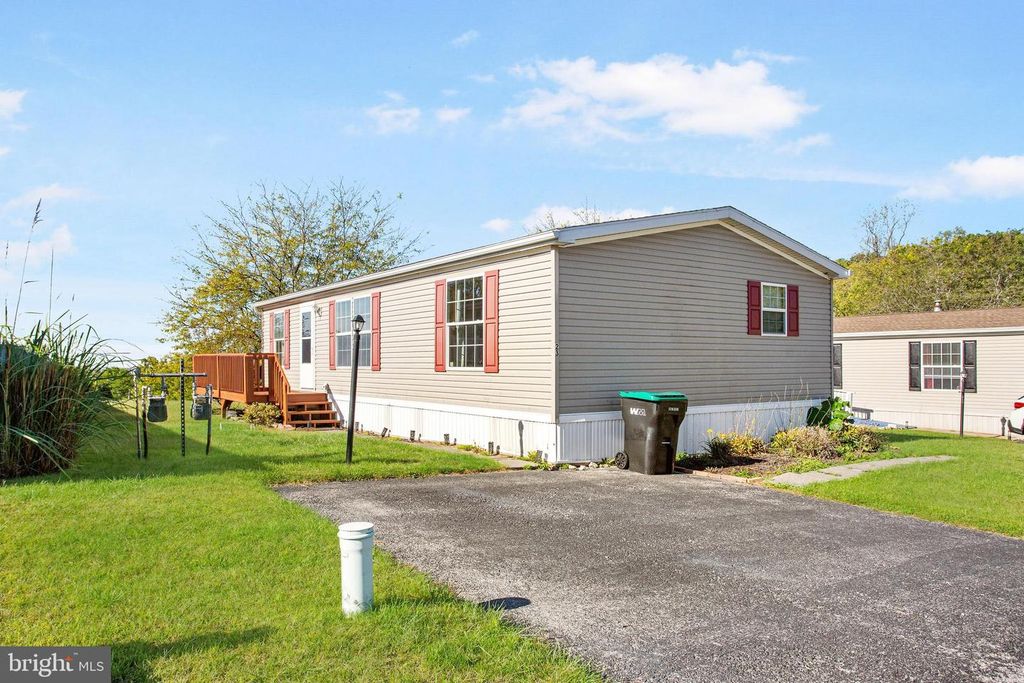 23 BROADWING DR, Hanover, PA 17331