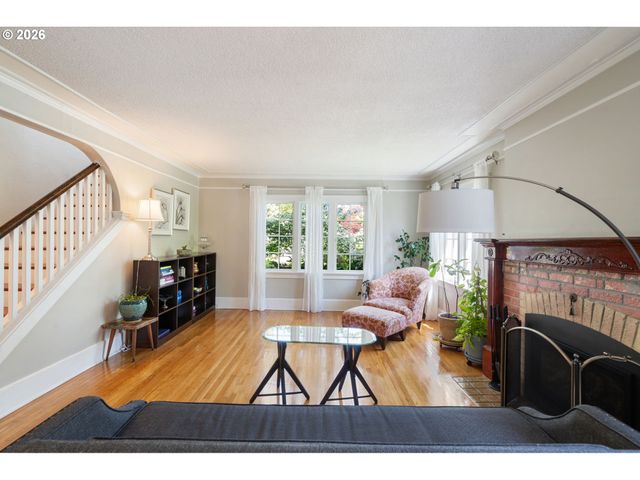 7633 N ALBINA Ave, Portland, OR 97217