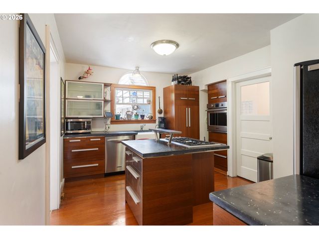7633 N ALBINA Ave, Portland, OR 97217