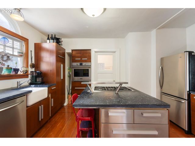 7633 N ALBINA Ave, Portland, OR 97217