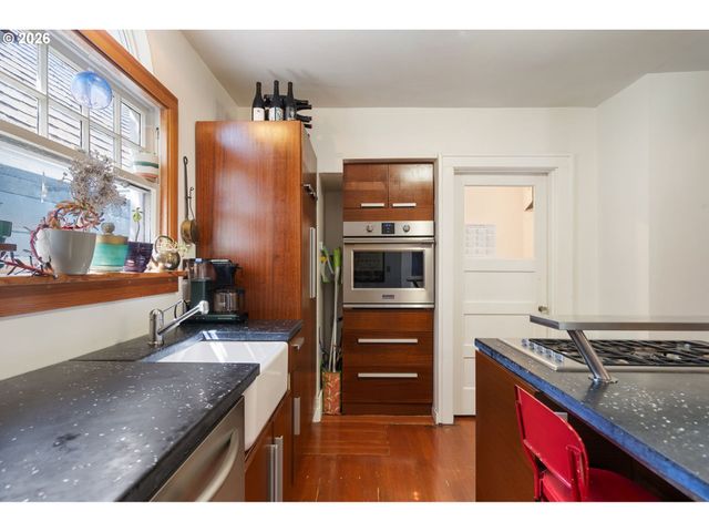 7633 N ALBINA Ave, Portland, OR 97217