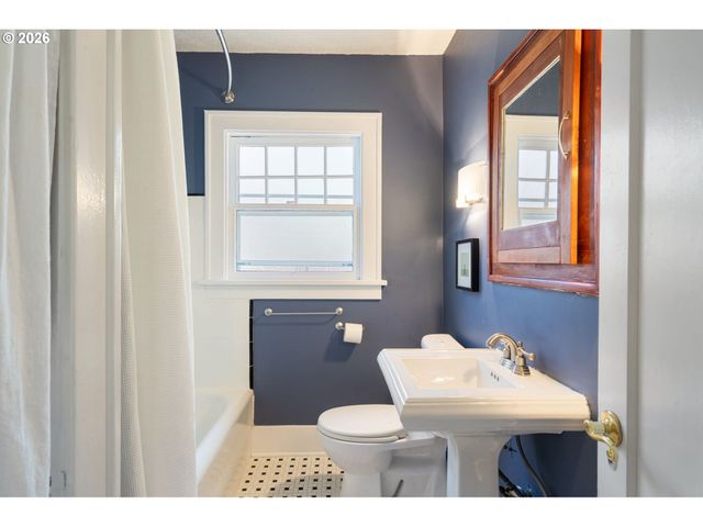 7633 N ALBINA Ave, Portland, OR 97217