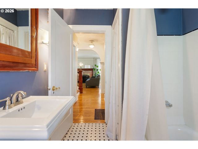 7633 N ALBINA Ave, Portland, OR 97217