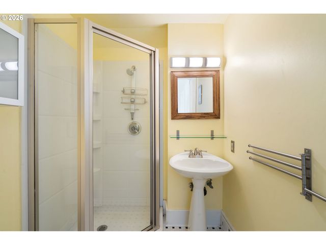 7633 N ALBINA Ave, Portland, OR 97217