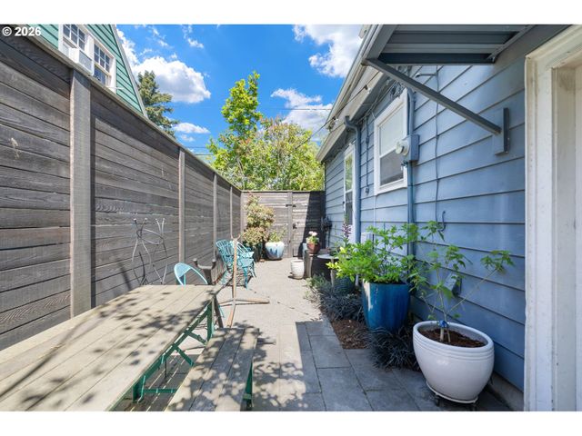 7633 N ALBINA Ave, Portland, OR 97217